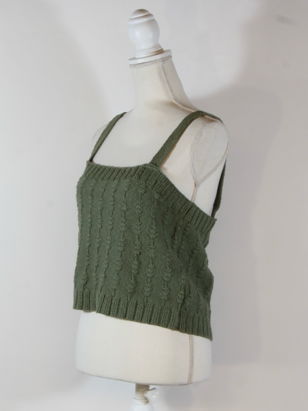 Uncharted Threads Women's Olive Green Cable Crop Knit Tank Top NWT
